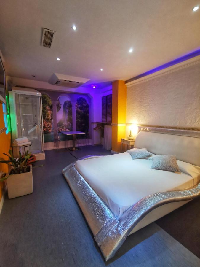 منزل الضيف نافالكارنيرو  في Tu Mansion المظهر الخارجي الصورة