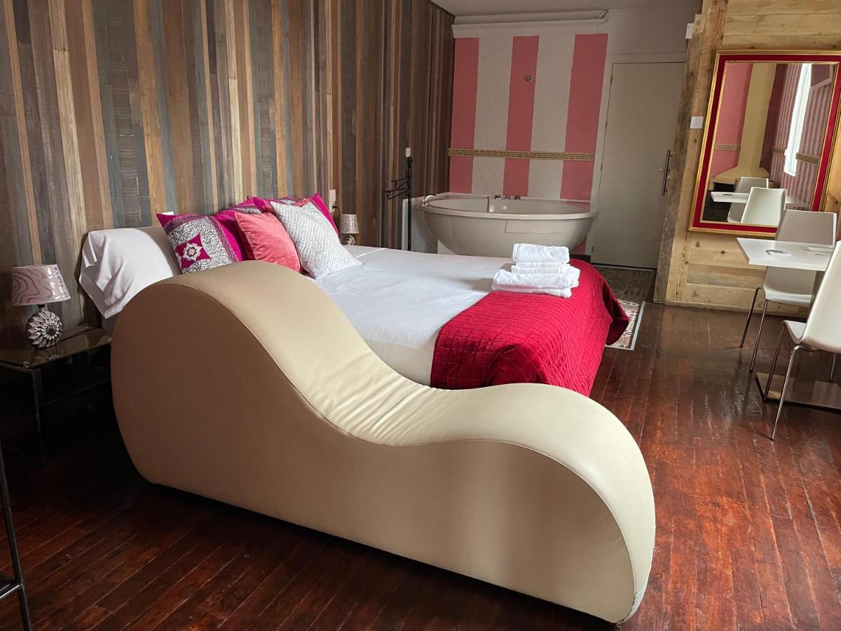 منزل الضيف نافالكارنيرو  في Tu Mansion المظهر الخارجي الصورة