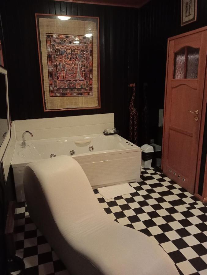 منزل الضيف نافالكارنيرو  في Tu Mansion المظهر الخارجي الصورة