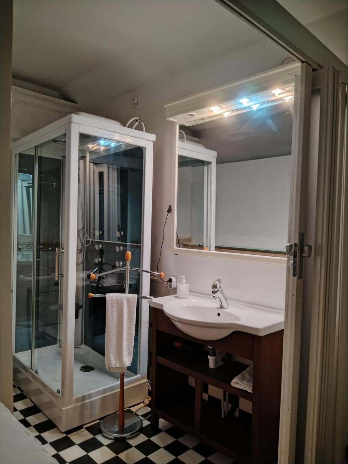 منزل الضيف نافالكارنيرو  في Tu Mansion المظهر الخارجي الصورة